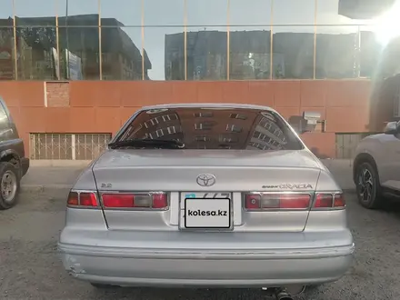 Toyota Camry 1997 года за 2 600 000 тг. в Семей – фото 6