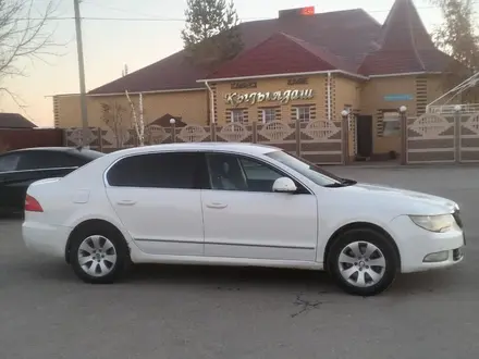 Skoda Superb 2011 года за 4 000 000 тг. в Костанай – фото 9