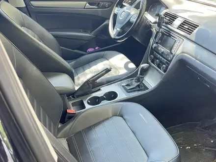 Volkswagen Passat (USA) 2015 года за 4 000 000 тг. в Уральск – фото 3