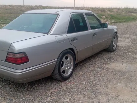 Mercedes-Benz E 280 1993 года за 2 800 000 тг. в Туркестан – фото 3