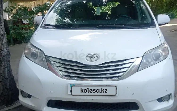 Toyota Sienna 2010 года за 10 500 000 тг. в Алматы