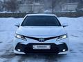 Toyota Camry 2021 года за 15 400 000 тг. в Алматы