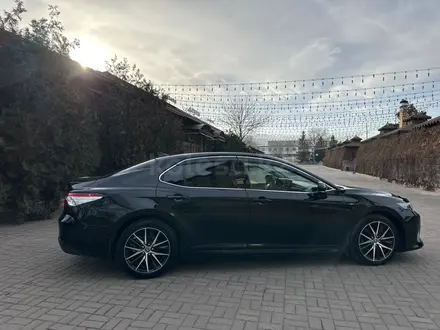 Toyota Camry 2021 года за 14 920 000 тг. в Алматы – фото 13