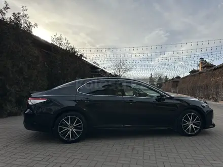 Toyota Camry 2021 года за 14 920 000 тг. в Алматы – фото 15