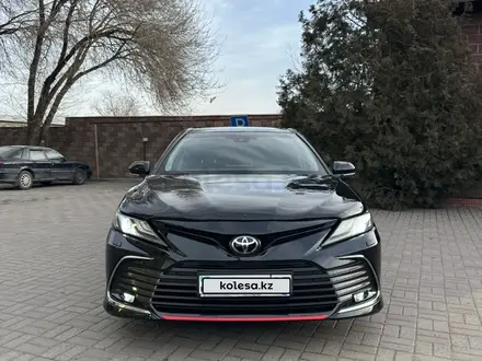 Toyota Camry 2021 года за 14 920 000 тг. в Алматы – фото 11