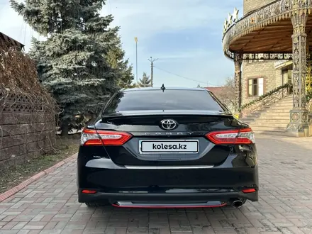 Toyota Camry 2021 года за 14 920 000 тг. в Алматы – фото 18