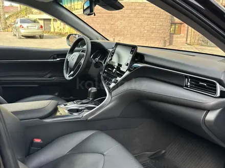 Toyota Camry 2021 года за 14 920 000 тг. в Алматы