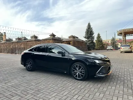 Toyota Camry 2021 года за 14 920 000 тг. в Алматы – фото 23