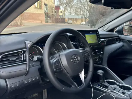 Toyota Camry 2021 года за 14 920 000 тг. в Алматы – фото 24