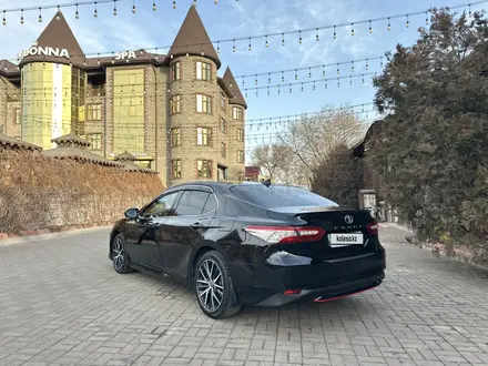 Toyota Camry 2021 года за 14 920 000 тг. в Алматы – фото 28