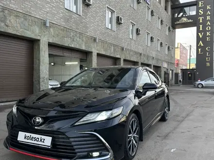 Toyota Camry 2021 года за 14 920 000 тг. в Алматы – фото 31