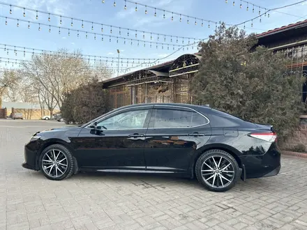 Toyota Camry 2021 года за 14 920 000 тг. в Алматы – фото 30