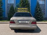 Mercedes-Benz E 220 1993 года за 1 934 000 тг. в Алматы – фото 2