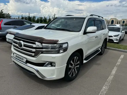 Toyota Land Cruiser 2017 года за 27 750 000 тг. в Астана