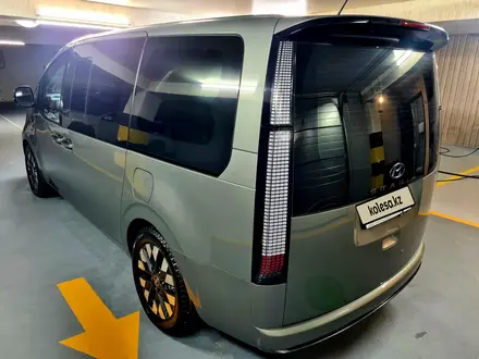 Hyundai Staria 2023 года за 23 500 000 тг. в Алматы – фото 2