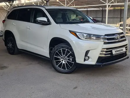 Toyota Highlander 2018 года за 24 500 000 тг. в Алматы – фото 2