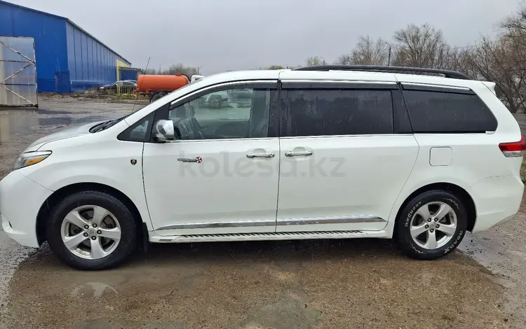 Toyota Sienna 2013 годаүшін10 000 000 тг. в Уральск