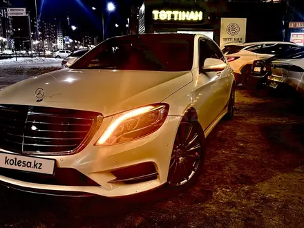 Mercedes-Benz S 500 2014 года за 24 000 000 тг. в Астана