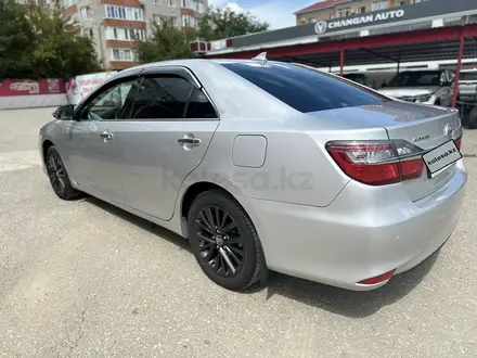 Toyota Camry 2017 года за 11 400 000 тг. в Актобе – фото 11