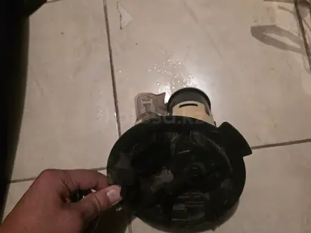 Насос топливный мерседес W222 за 95 000 тг. в Астана – фото 2