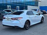 Toyota Camry 2022 года за 13 200 000 тг. в Астана – фото 4