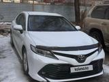 Toyota Camry 2018 года за 12 000 000 тг. в Уральск – фото 2