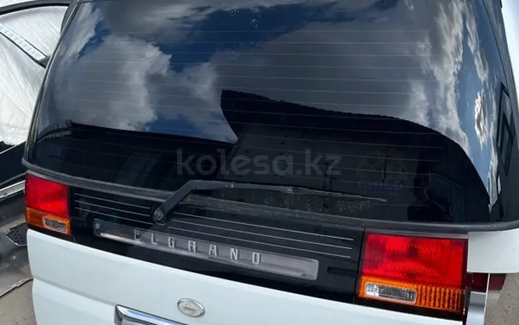 Крышка багажника Nissan Elgrand оригинал за 85 000 тг. в Астана
