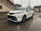 Toyota Sienna 2021 года за 26 900 000 тг. в Алматы – фото 3