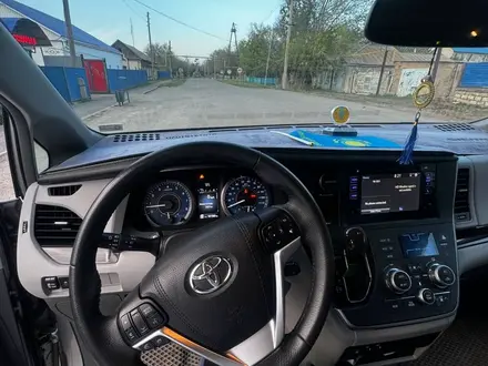 Toyota Sienna 2016 года за 10 500 000 тг. в Уральск