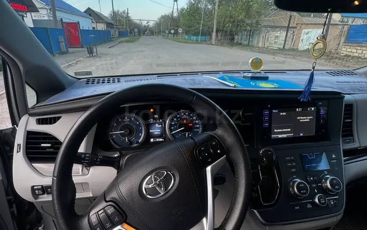 Toyota Sienna 2016 годаүшін10 500 000 тг. в Уральск