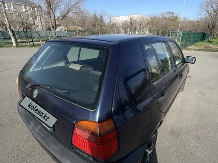Volkswagen Golf 1995 года за 1 200 000 тг. в Караганда – фото 2