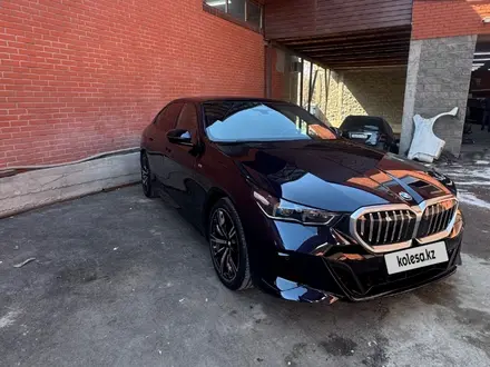 BMW 530 2024 года за 36 500 000 тг. в Алматы – фото 2