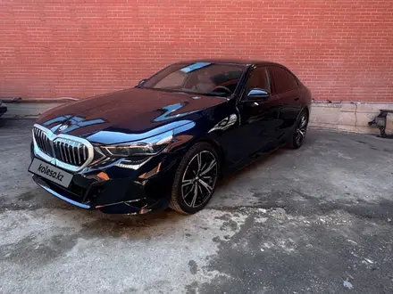 BMW 530 2024 года за 36 500 000 тг. в Алматы – фото 3