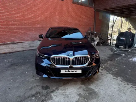 BMW 530 2024 года за 36 500 000 тг. в Алматы – фото 4