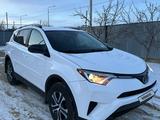 Toyota RAV4 2018 года за 12 500 000 тг. в Атырау – фото 4