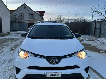 Toyota RAV4 2018 года за 12 500 000 тг. в Атырау – фото 3