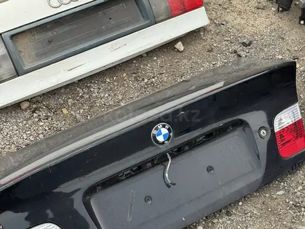 Крышка багажника BMW 3 e46 за 2 777 тг. в Актобе