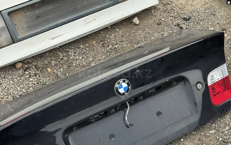 Крышка багажника BMW 3 e46 за 2 777 тг. в Актобе