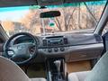 Toyota Camry 2004 годаүшін3 700 000 тг. в Актобе – фото 2