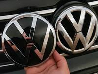 Эмблема VW чёрная/блестящий хром за 35 000 тг. в Атырау