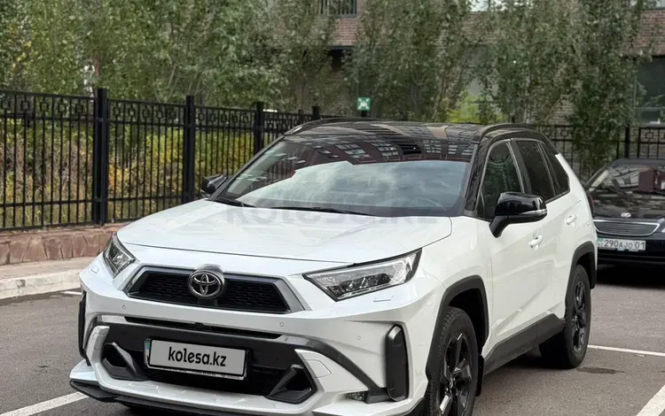 Toyota RAV4 2021 года за 16 300 000 тг. в Кокшетау