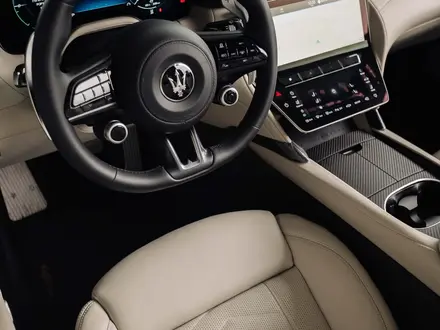 Maserati GranCabrio Folgore 2024 года за 125 000 000 тг. в Алматы – фото 15