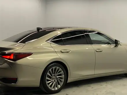 Lexus ES 250 2019 года за 21 000 000 тг. в Алматы – фото 4