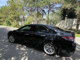 Toyota Camry 2018 года за 14 500 000 тг. в Алматы – фото 2