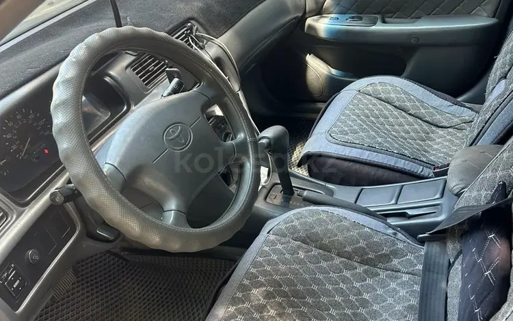 Toyota Camry 2001 года за 3 000 000 тг. в Астана