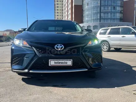 Toyota Camry 2018 года за 9 500 000 тг. в Астана – фото 14