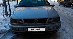 Volkswagen Passat 1994 годаfor1 700 000 тг. в Караганда – фото 2