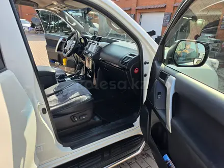 Toyota Land Cruiser Prado 2015 года за 18 950 000 тг. в Алматы – фото 5