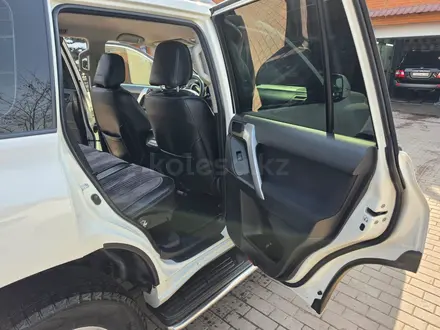 Toyota Land Cruiser Prado 2015 года за 18 950 000 тг. в Алматы – фото 6