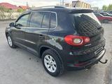 Volkswagen Tiguan 2010 года за 4 150 000 тг. в Костанай – фото 4